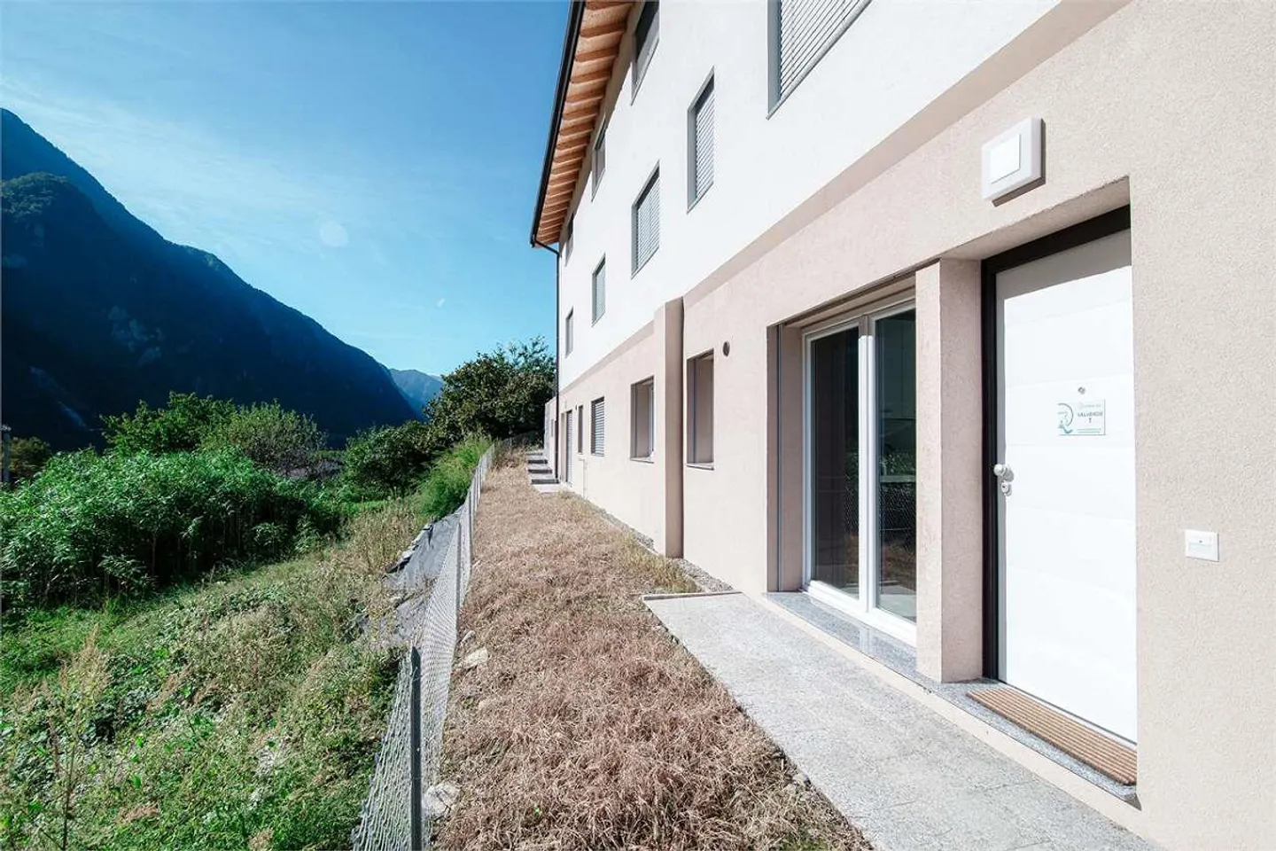 Neue Wohnung mit Garten und herrlichem Bergblick - Foto 3 von 13