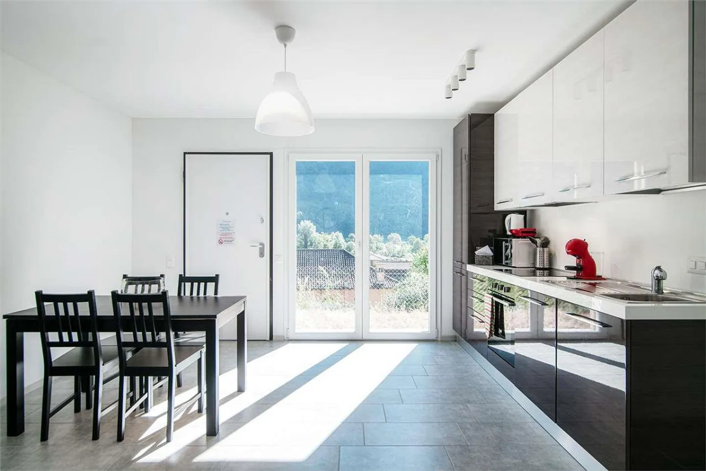 Neue Wohnung mit Garten und herrlichem Bergblick - Foto 1 von 13