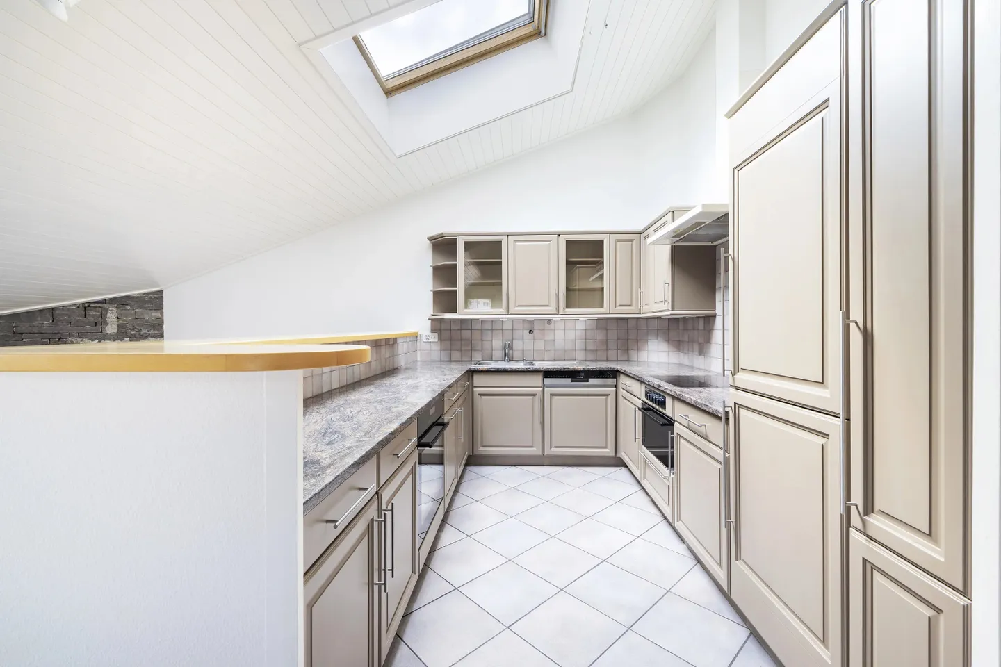 Große und charmante 3,5-Zimmer-Wohnung im obersten Stockwerk - Foto 5 von 15