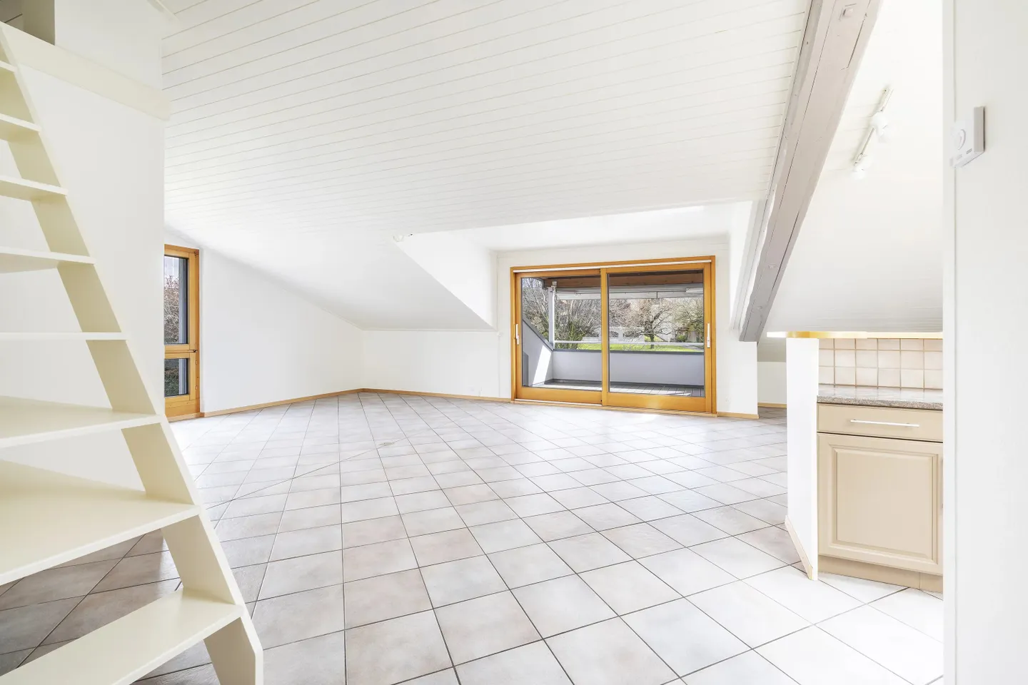 Große und charmante 3,5-Zimmer-Wohnung im obersten Stockwerk - Foto 6 von 15