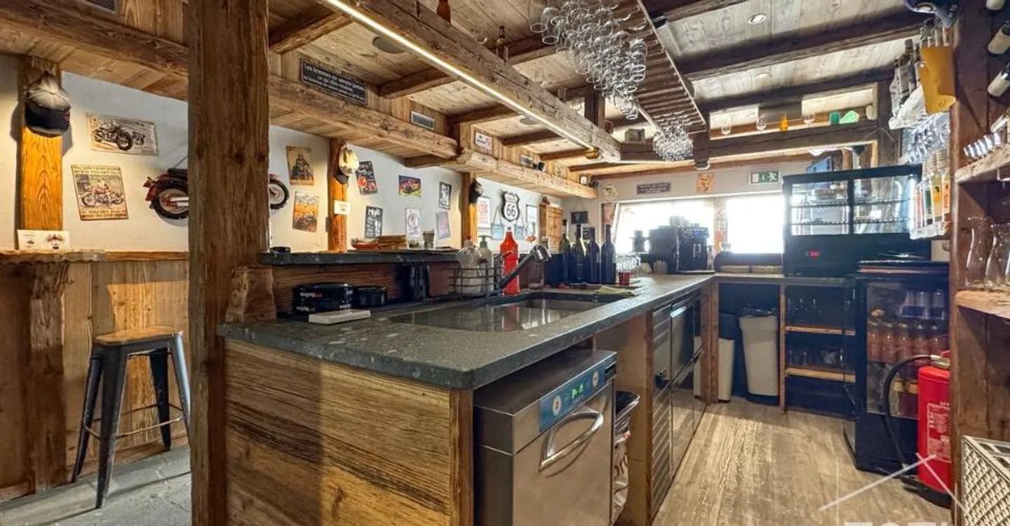 Charming bar and small catering business for sale. - Photo 6 of 8