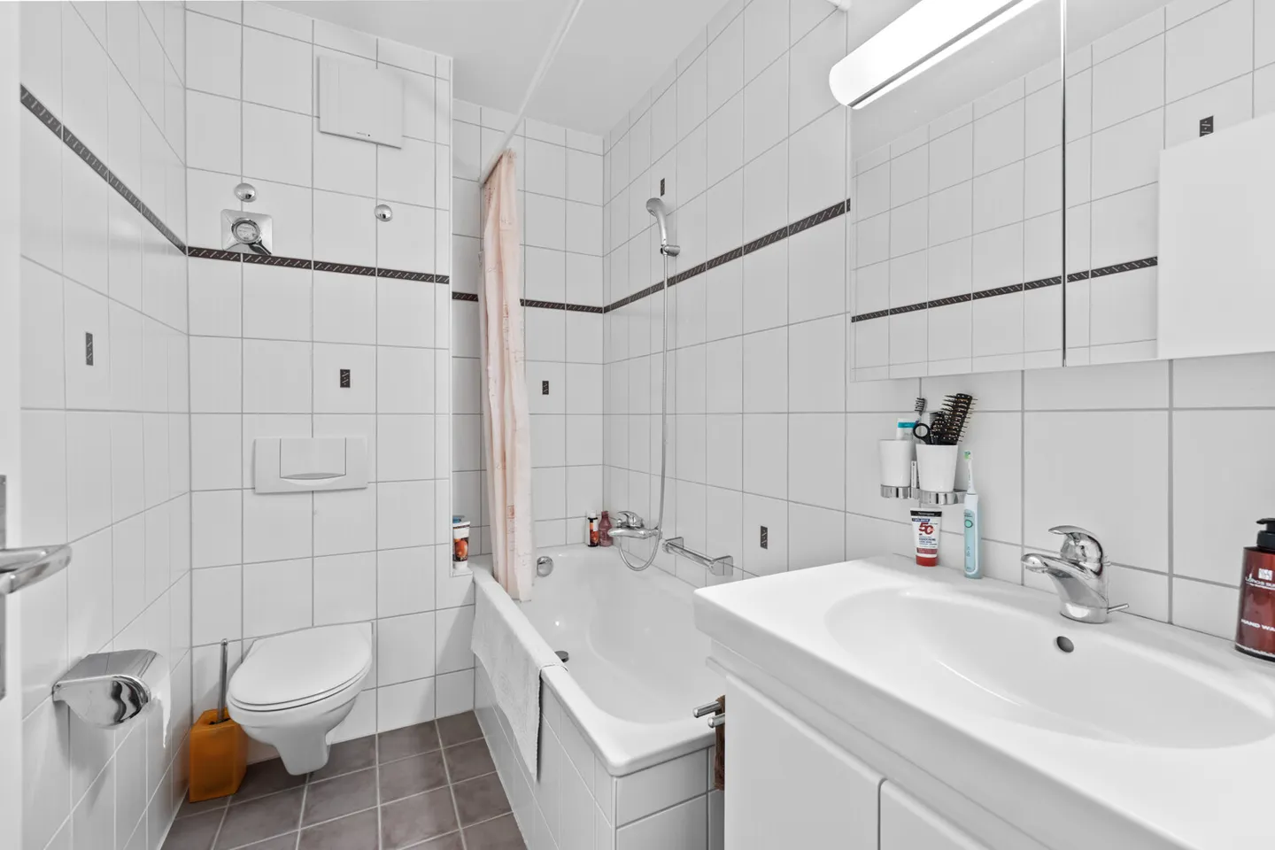 Investor sought - 5-room apartment in Basel. - Photo 13 of 13