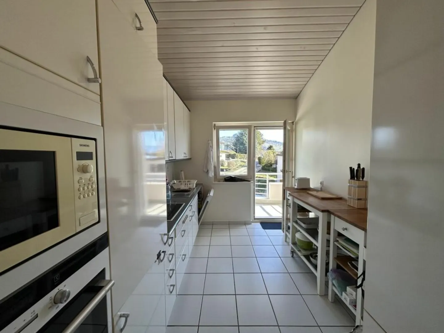 Charming Apartment with Lake View - Photo 4 of 11