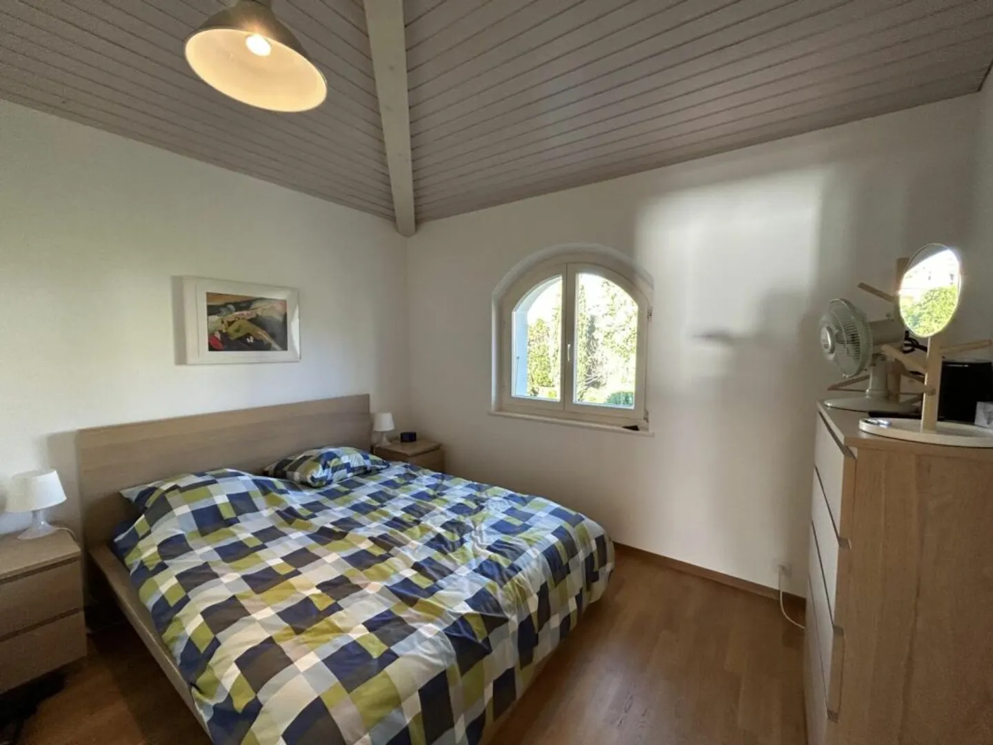 Charming Apartment with Lake View - Photo 9 of 11