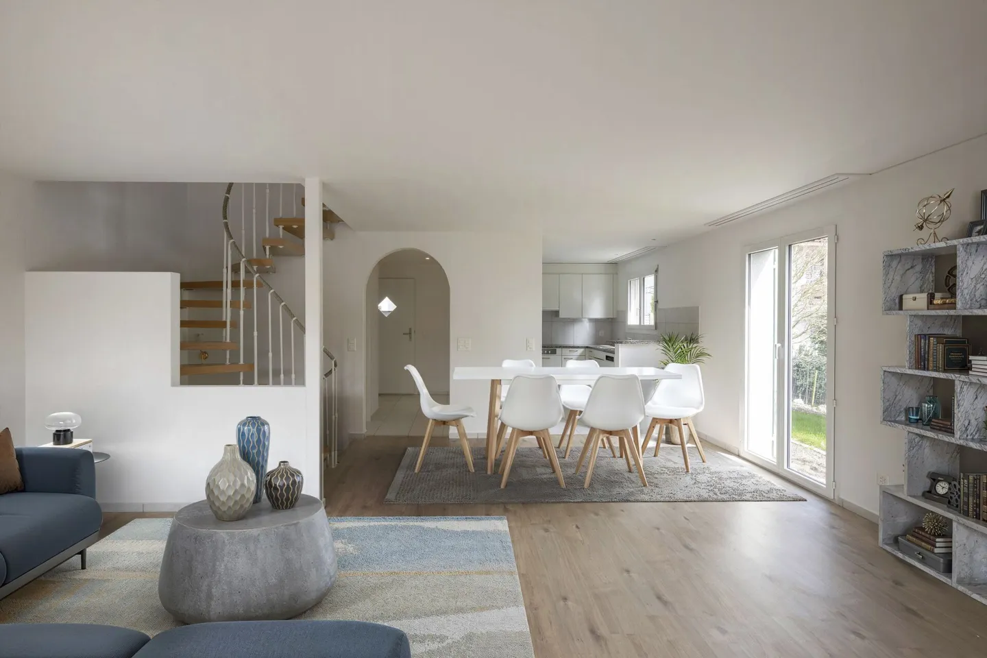 Semi-Detached Family House with Beautiful Garden in a Quiet Neighborhood - Photo 3 of 21