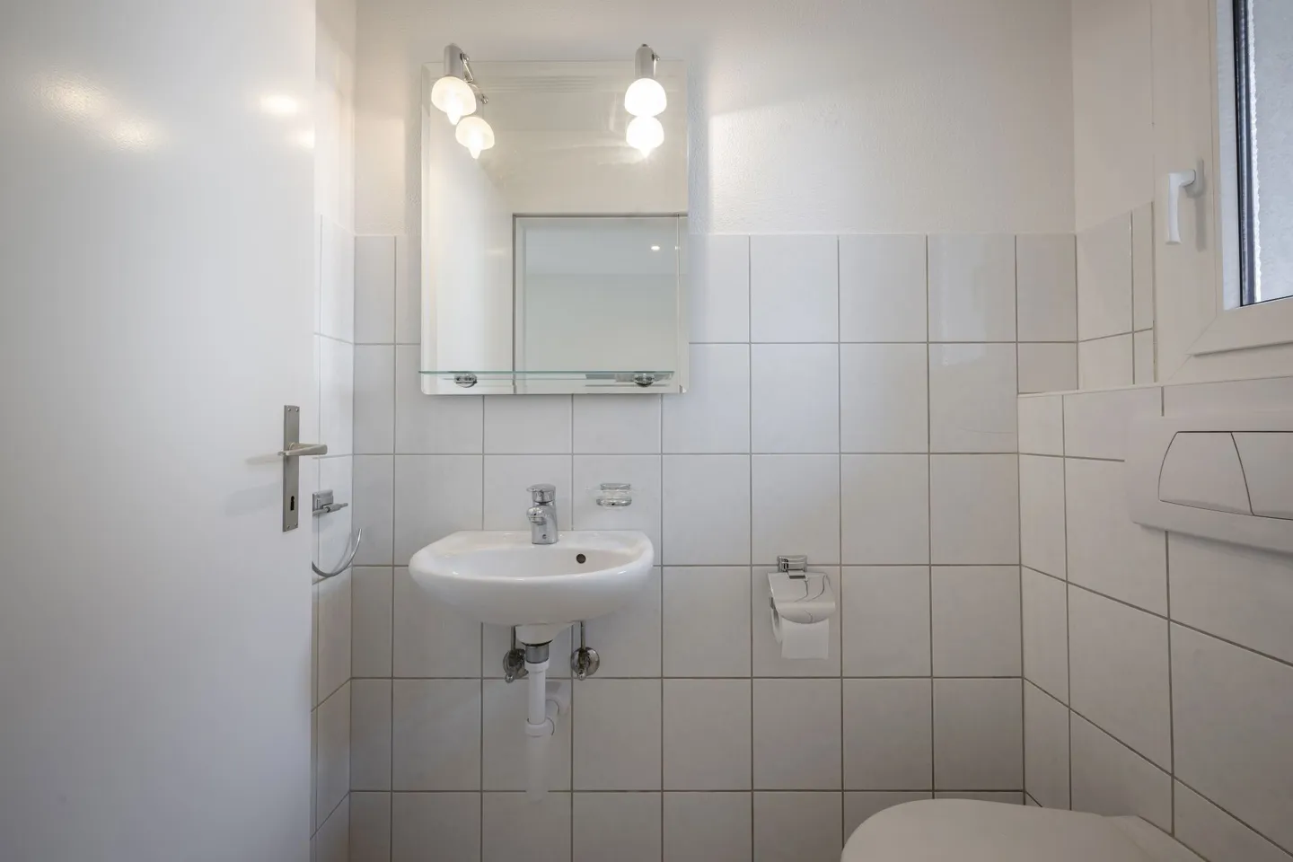 Semi-Detached Family House with Beautiful Garden in a Quiet Neighborhood - Photo 7 of 21