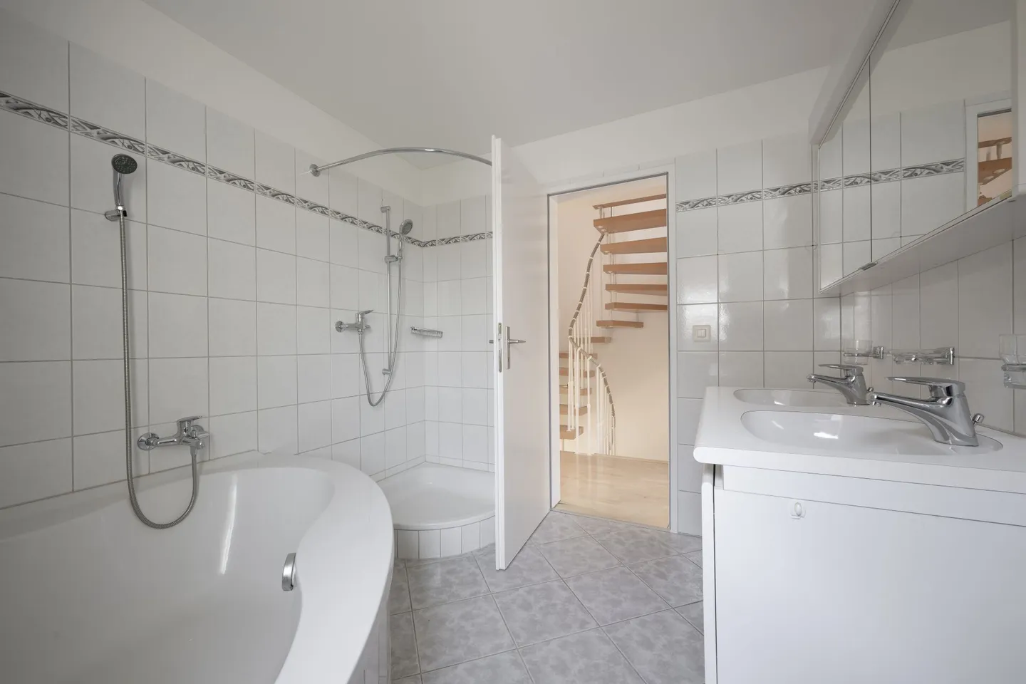 Semi-Detached Family House with Beautiful Garden in a Quiet Neighborhood - Photo 8 of 21