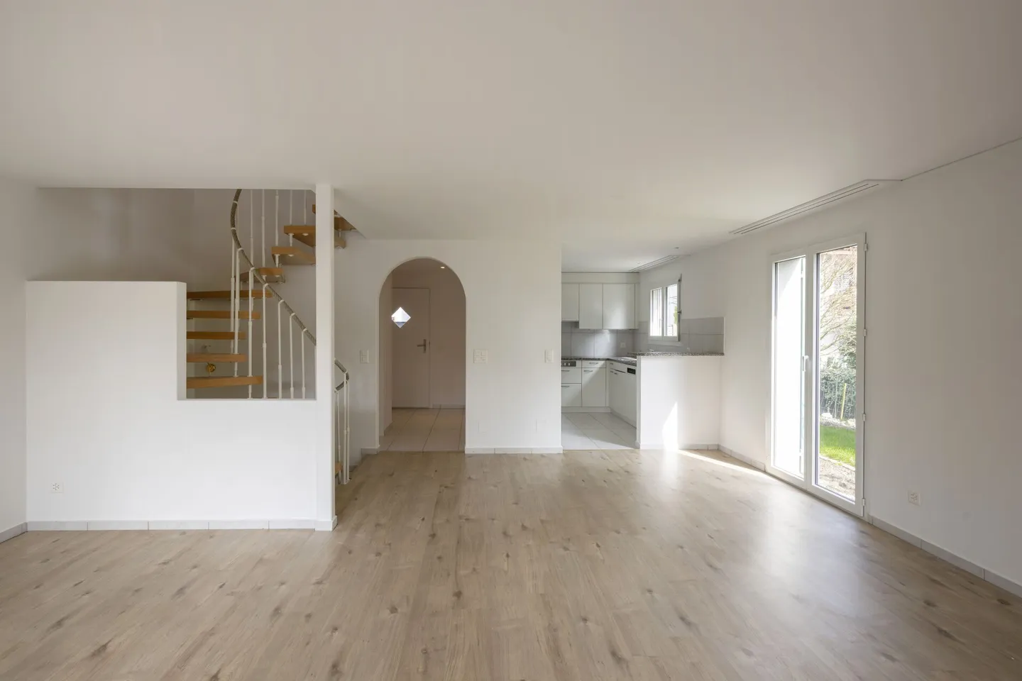 Semi-Detached Family House with Beautiful Garden in a Quiet Neighborhood - Photo 4 of 21