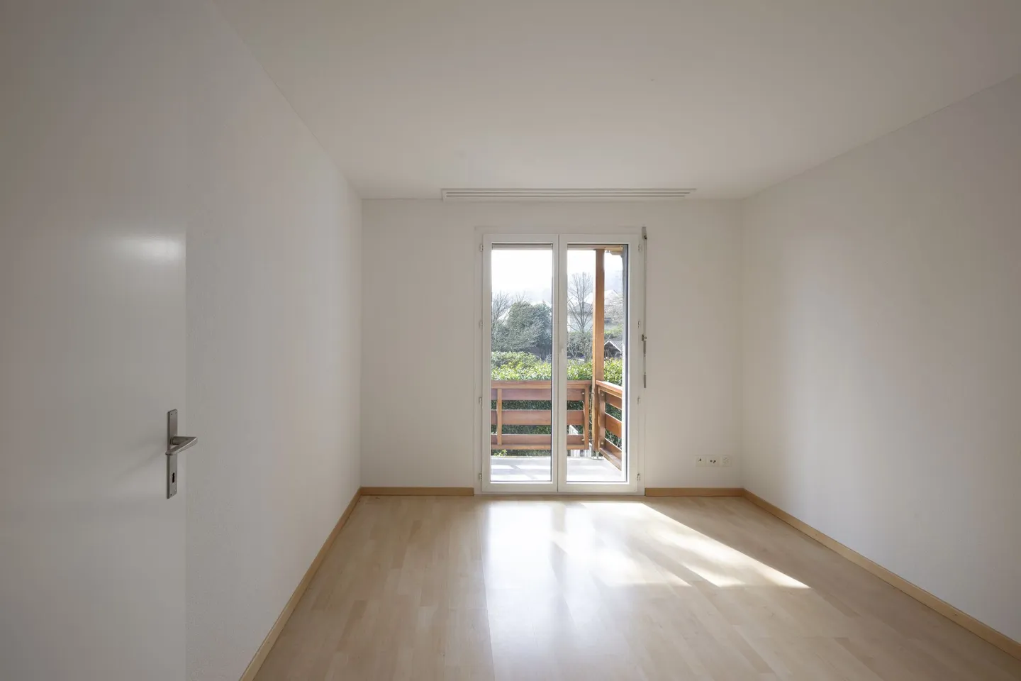 Semi-Detached Family House with Beautiful Garden in a Quiet Neighborhood - Photo 10 of 21