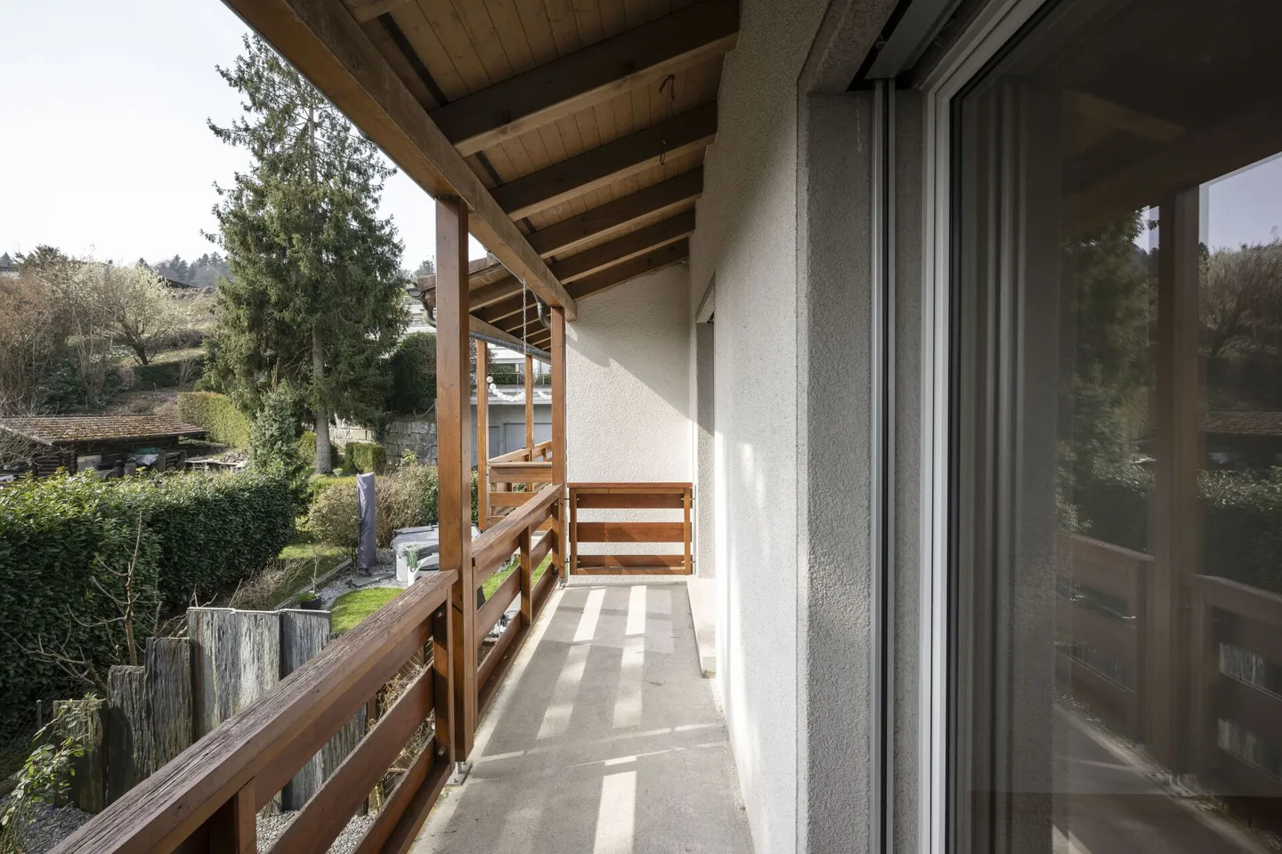 Semi-Detached Family House with Beautiful Garden in a Quiet Neighborhood - Photo 16 of 21