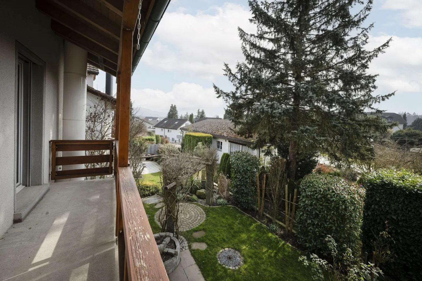 Semi-Detached Family House with Beautiful Garden in a Quiet Neighborhood - Photo 17 of 21