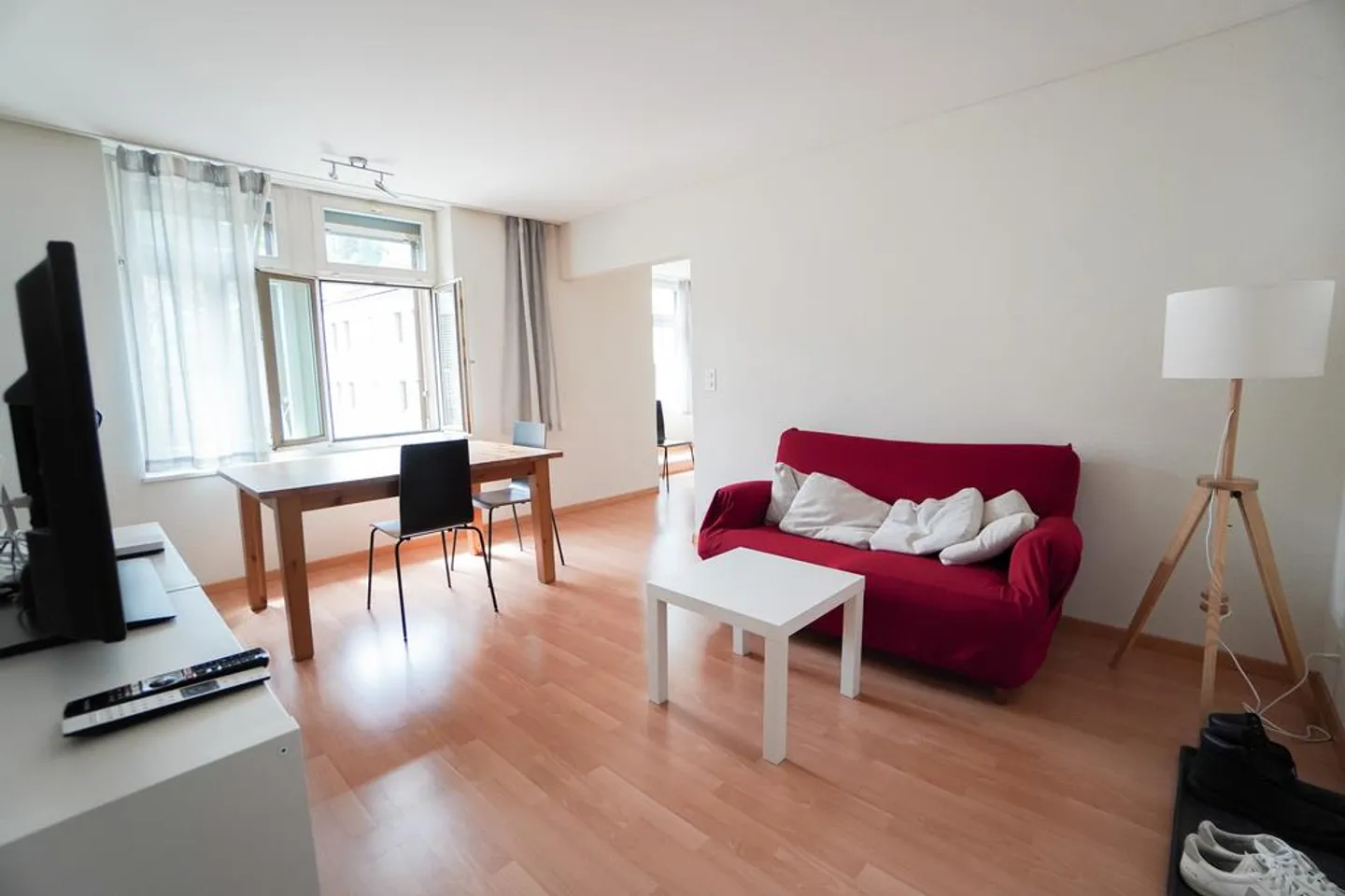 1.5-room apartment with bay window on the 3rd floor in a prime location near Spisertor - Photo 3 of 8