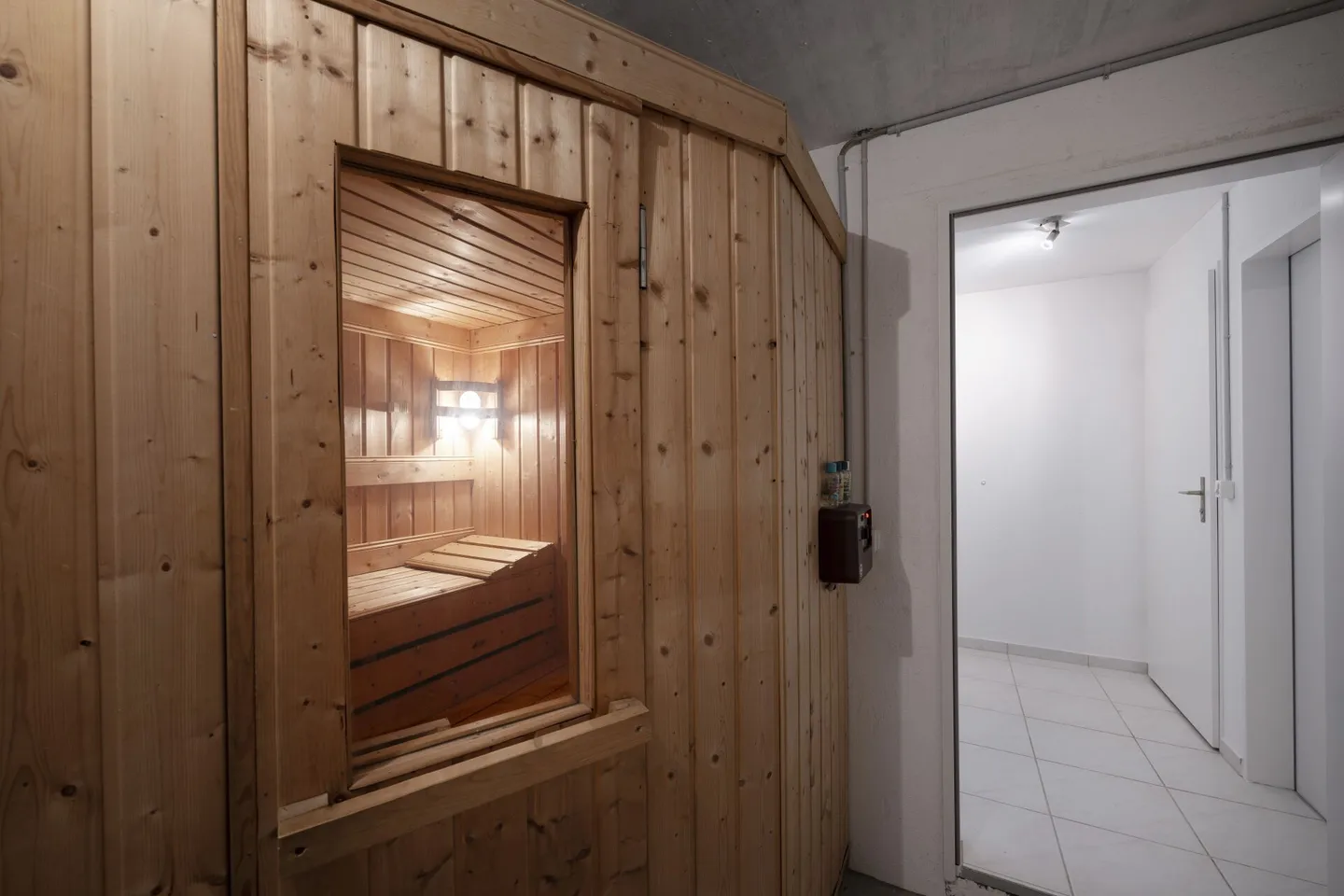 Semi-Detached Family House with Beautiful Garden in a Quiet Neighborhood - Photo 15 of 21