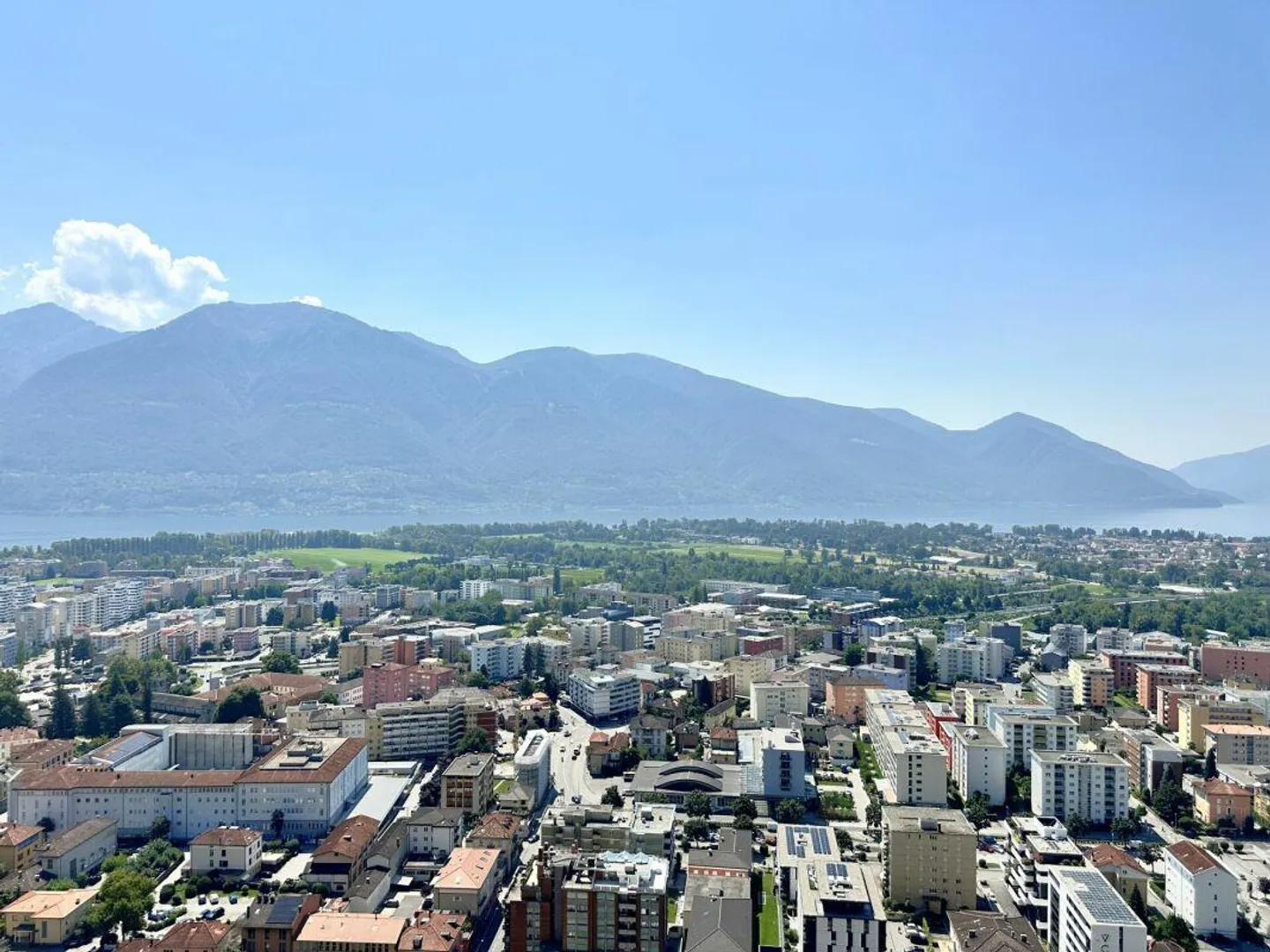 Appartement exclusif de 3,5 pièces avec vue imprenable sur le lac Majeur - Photo 1 sur 10