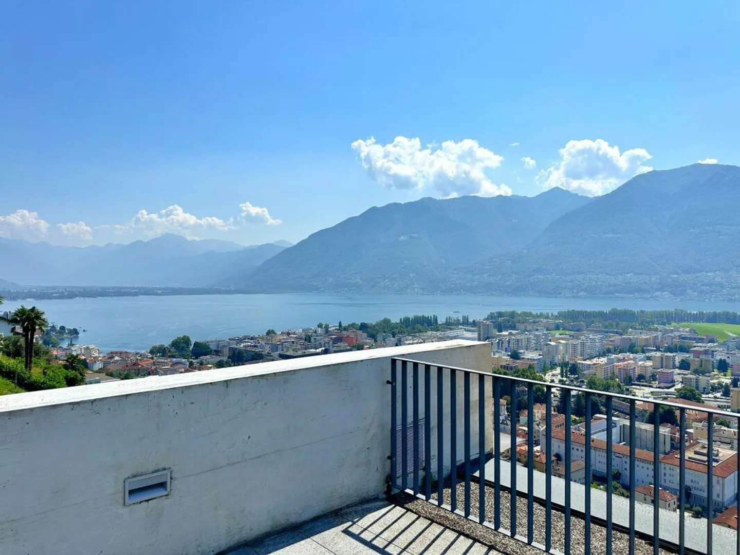 Appartement exclusif de 3,5 pièces avec vue imprenable sur le lac Majeur - Photo 2 sur 10