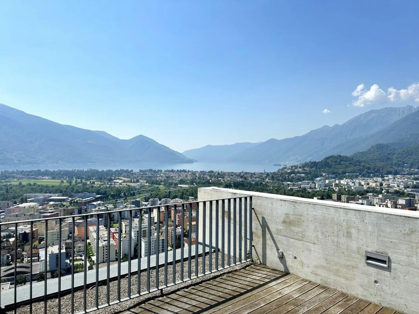 Appartement exclusif de 3,5 pièces avec vue imprenable sur le lac Majeur - Photo 3 sur 10