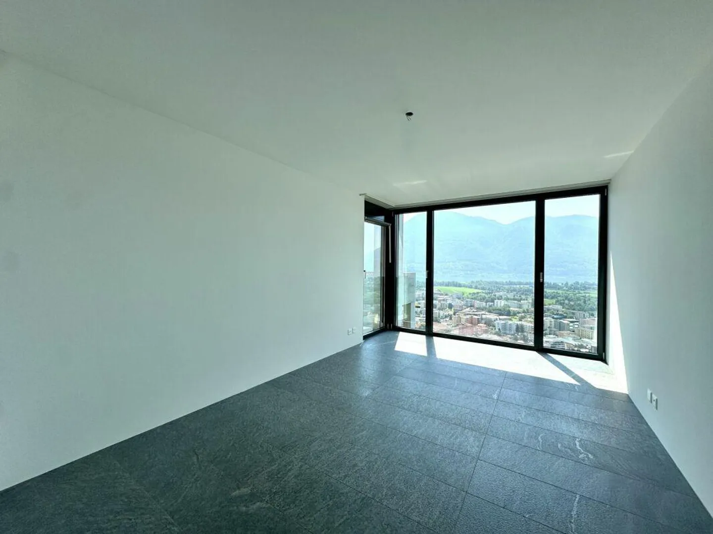 Appartement exclusif de 3,5 pièces avec vue imprenable sur le lac Majeur - Photo 9 sur 10