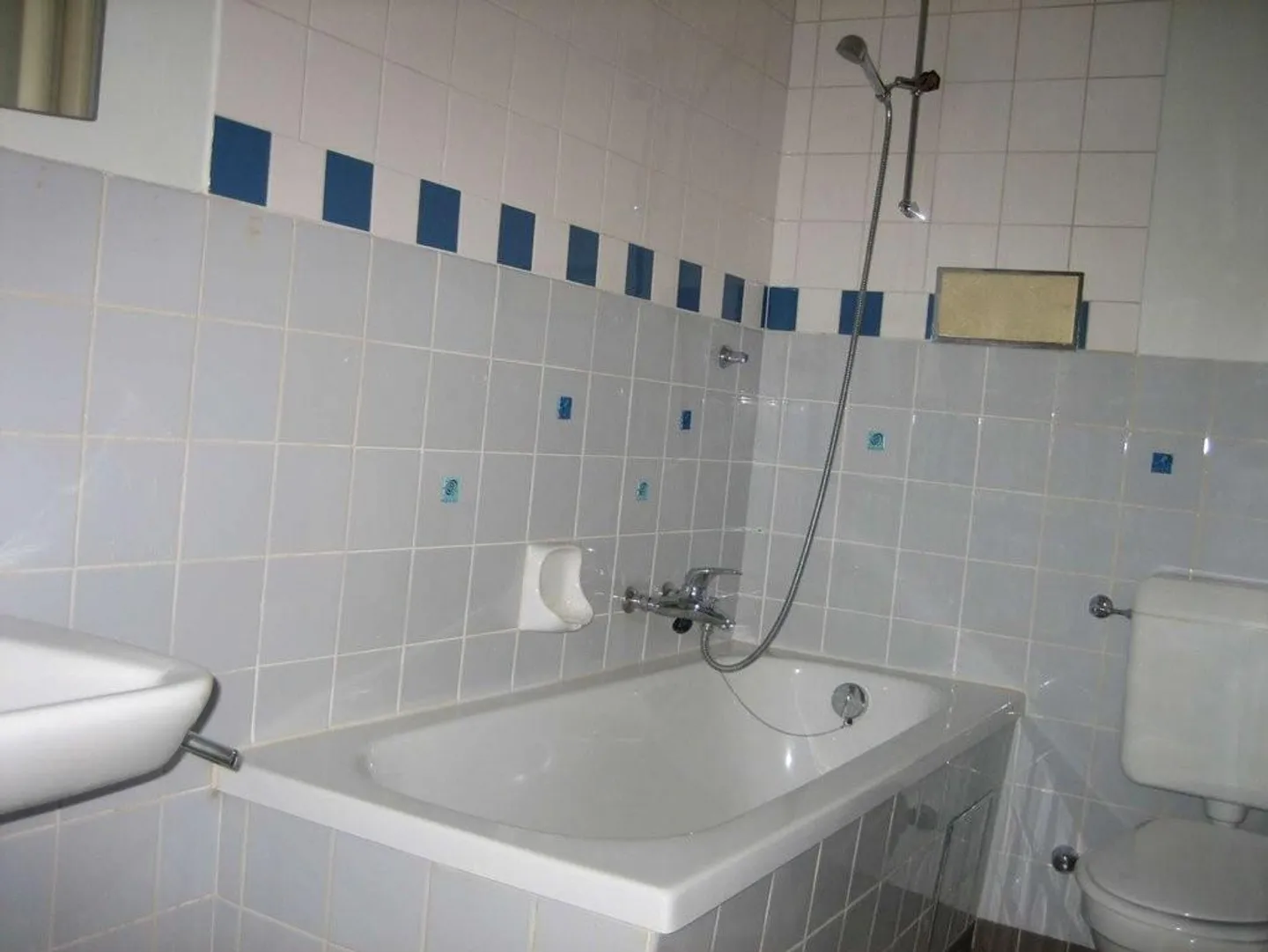 Ruhige Wohnung hofseitig - Foto 3 von 8