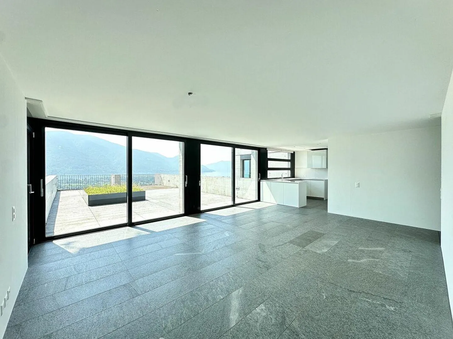 Appartement exclusif de 3,5 pièces avec vue imprenable sur le lac Majeur - Photo 5 sur 10