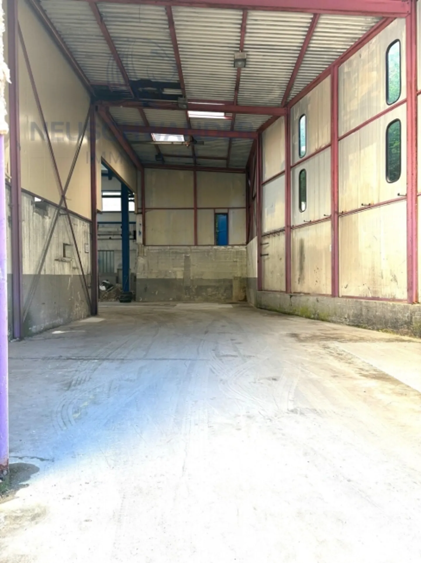 «Sur un site industriel, grands espaces à louer pour dépôt ou atelier» - Photo 7 sur 8