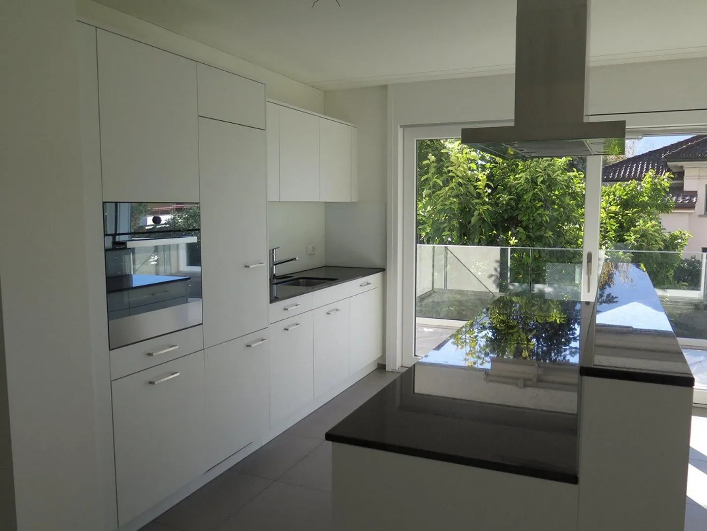 Bright, cozy 3.5-room apartment with two balconies in Muralto - Photo 1 of 11