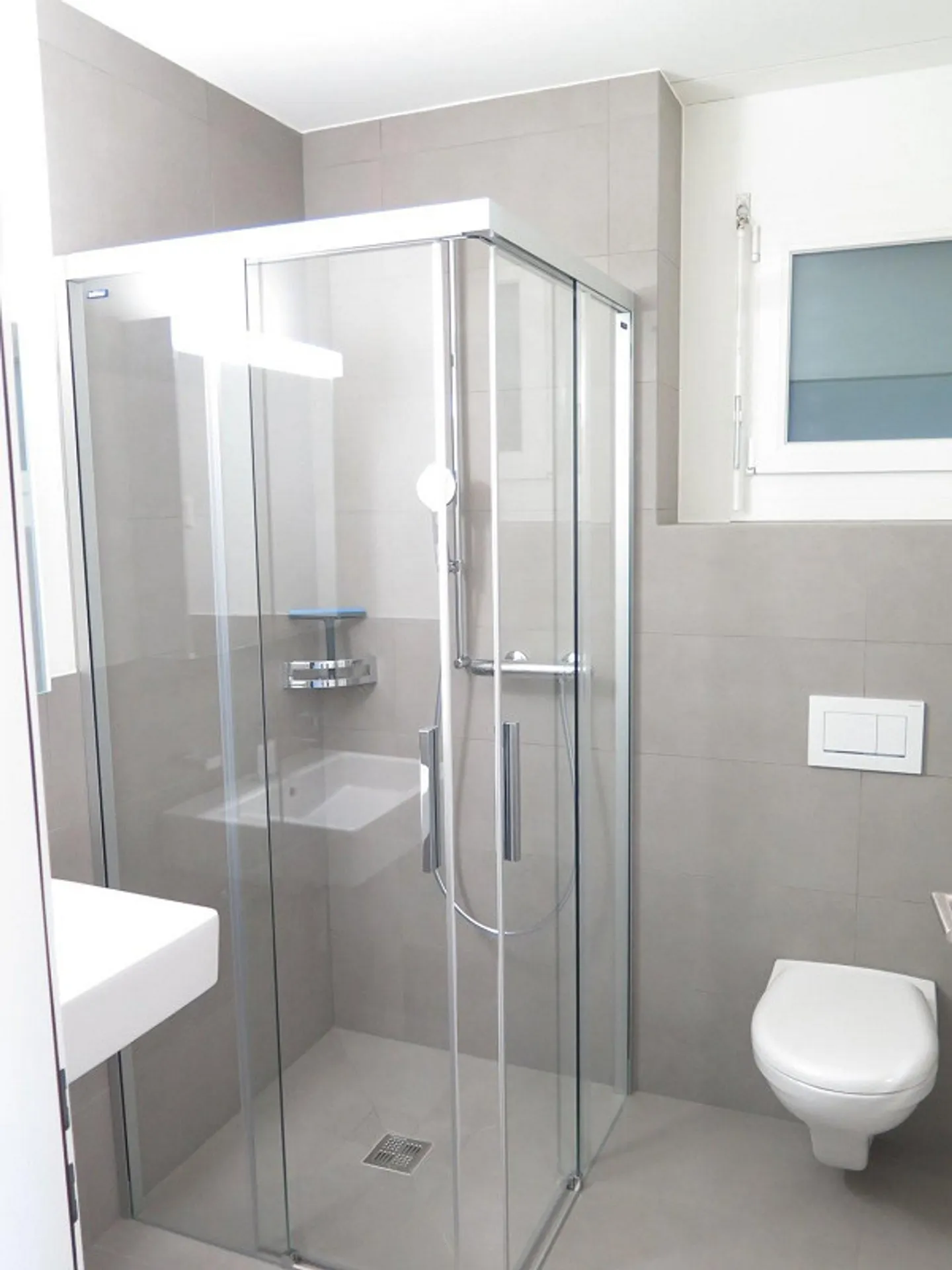 Bright, cozy 3.5-room apartment with two balconies in Muralto - Photo 4 of 11