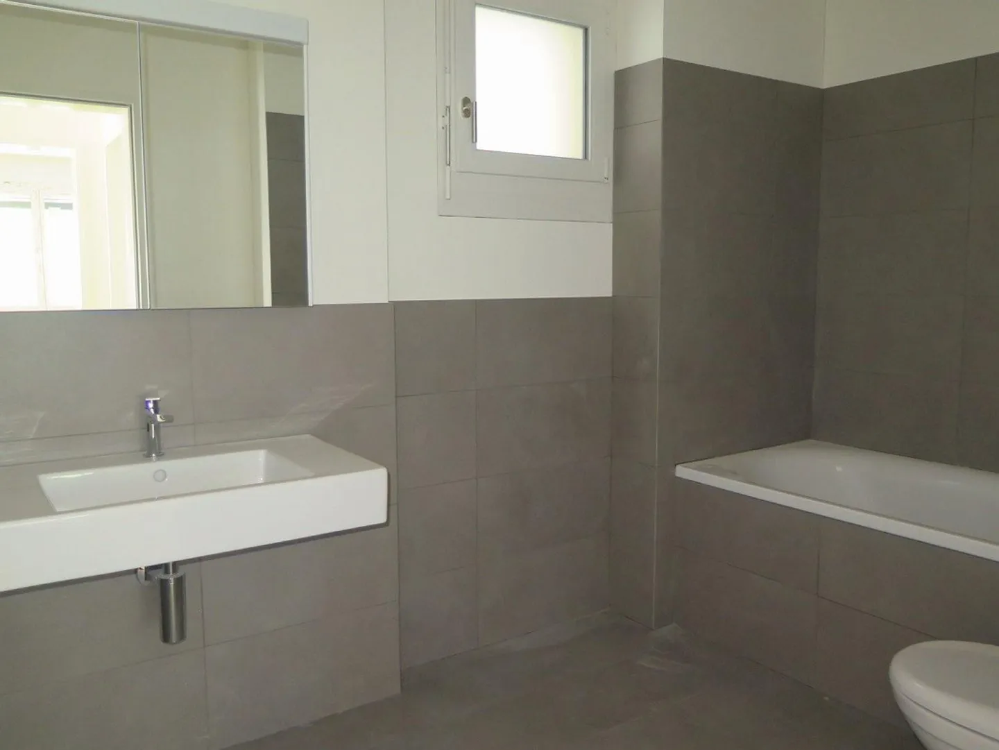 Bright, cozy 3.5-room apartment with two balconies in Muralto - Photo 5 of 11