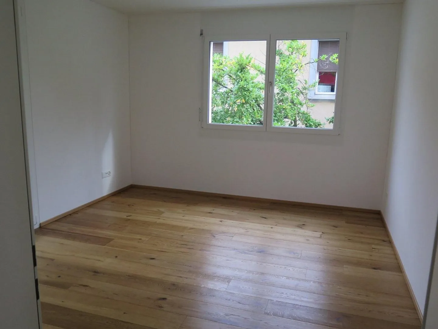 Bright, cozy 3.5-room apartment with two balconies in Muralto - Photo 8 of 11