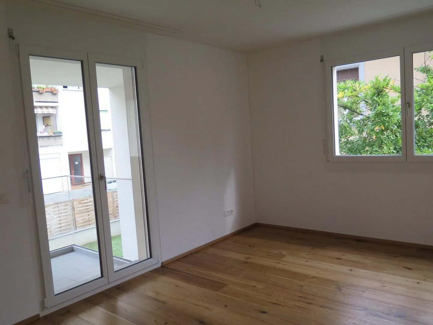 Bright, cozy 3.5-room apartment with two balconies in Muralto - Photo 9 of 11