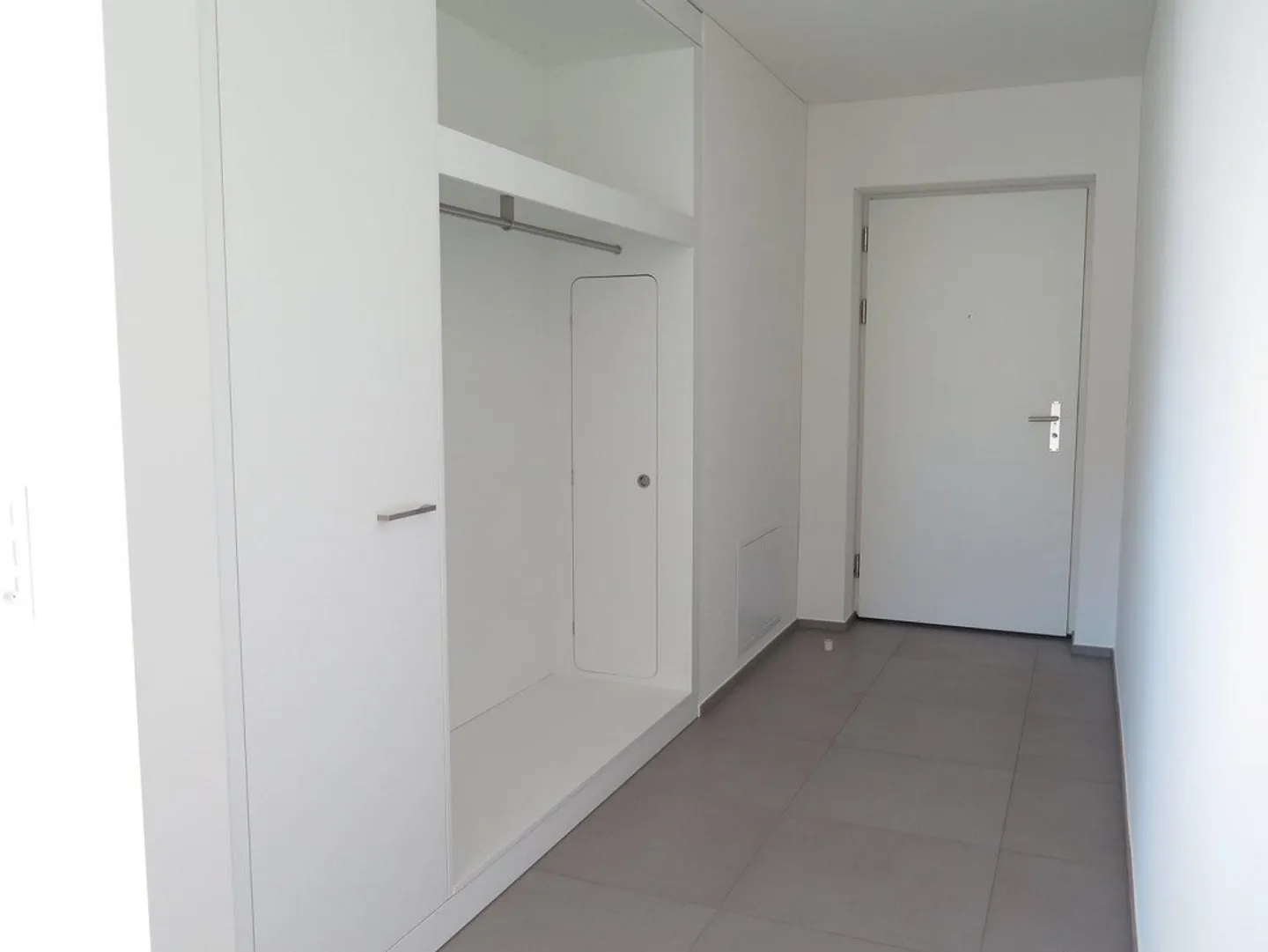 Bright, cozy 3.5-room apartment with two balconies in Muralto - Photo 10 of 11