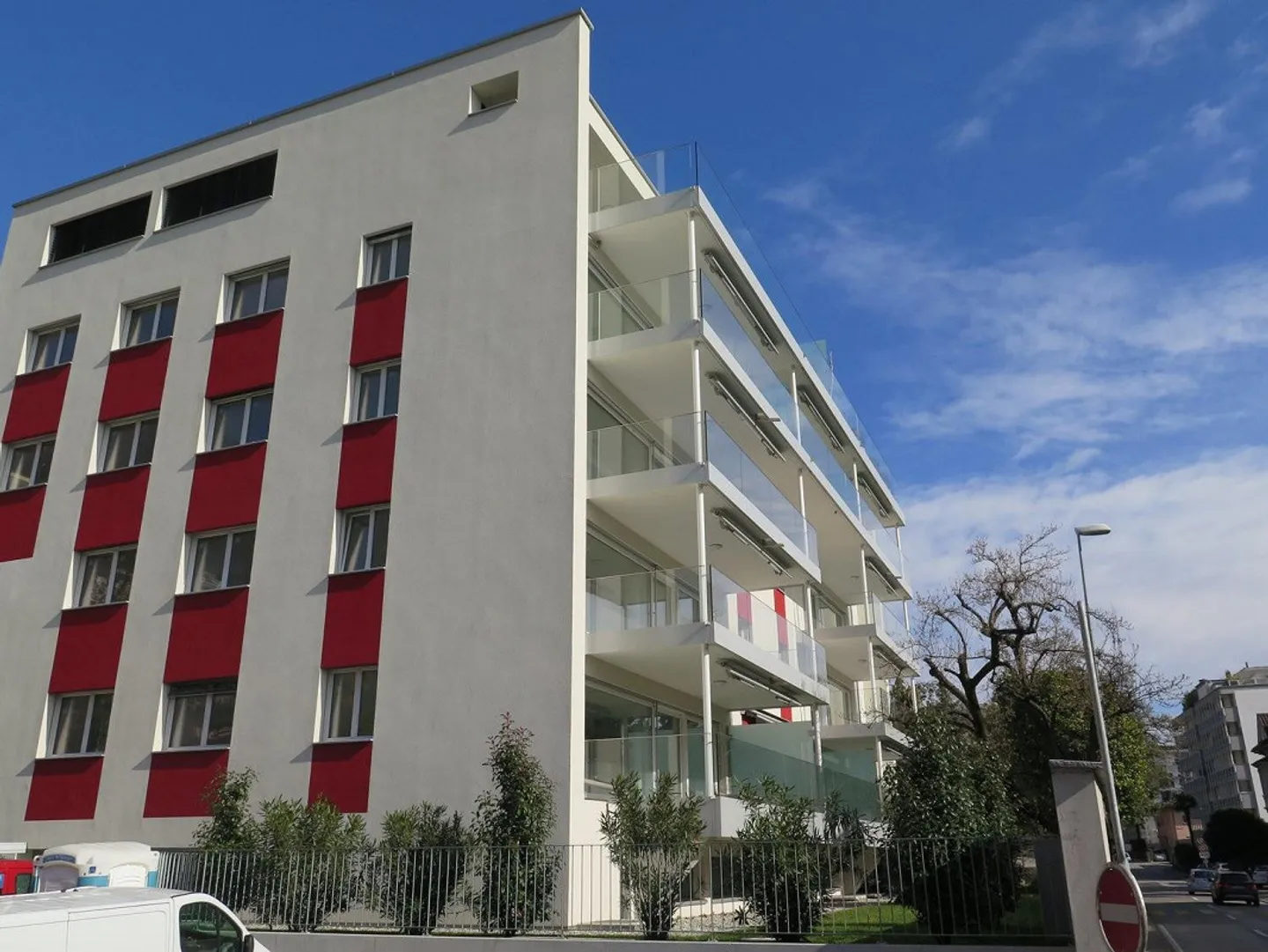 Bright, cozy 3.5-room apartment with two balconies in Muralto - Photo 11 of 11