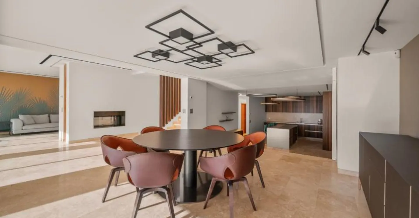 Splendida casa a schiera con giardino e piscina nel cuore di Chailly - Foto 2 di 12
