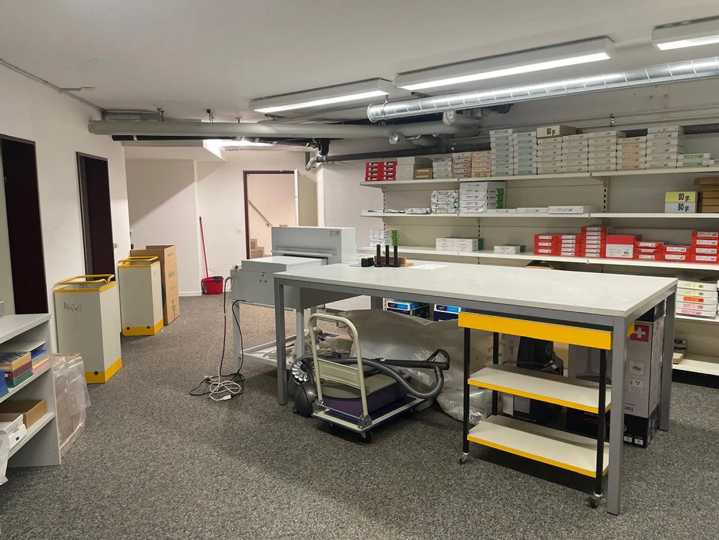 Surface commerciale lumineuse et polyvalente dans un emplacement central - Photo 8 sur 8