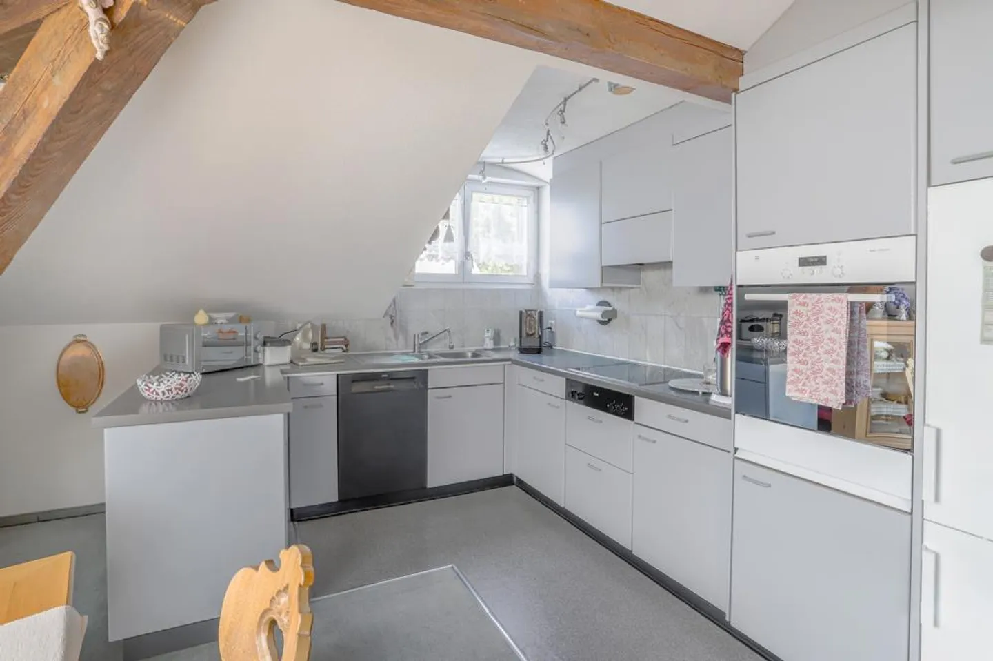 Attractive property with four residential units in a central location - Photo 7 of 9