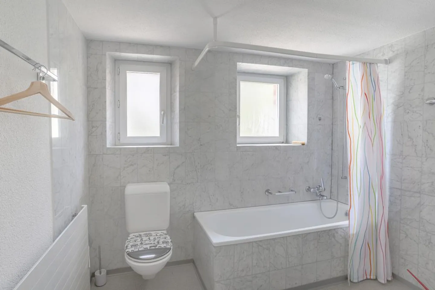 Attractive property with four residential units in a central location - Photo 5 of 9