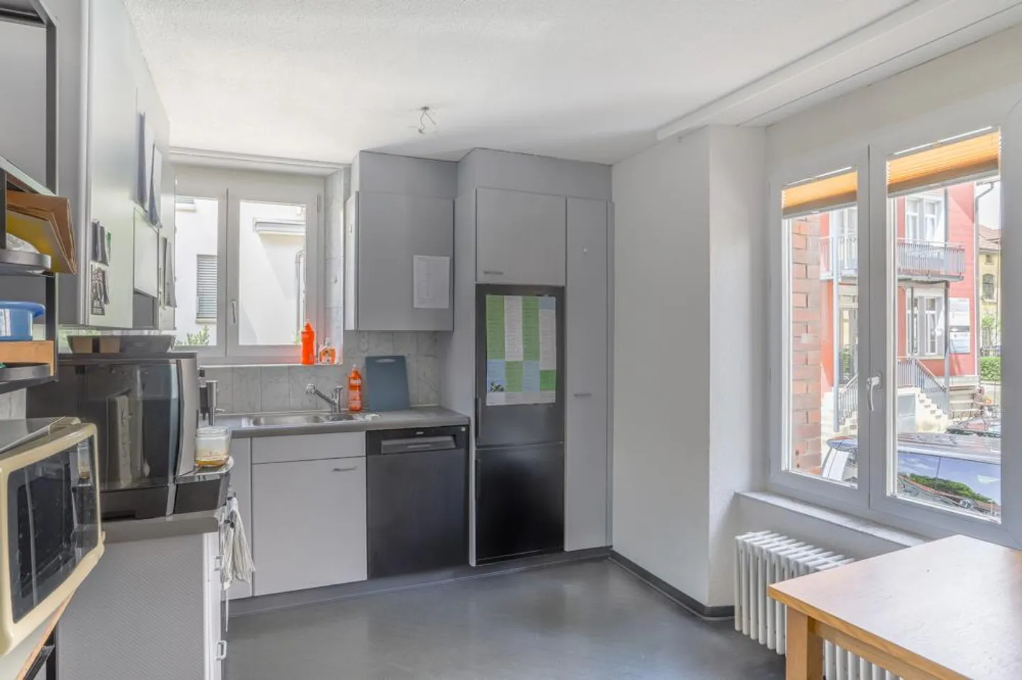 Attractive property with four residential units in a central location - Photo 8 of 9
