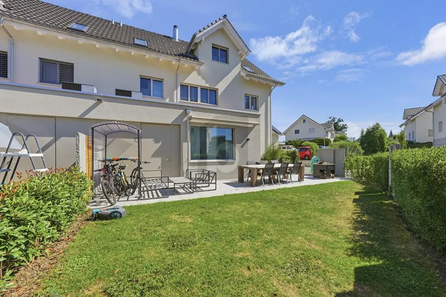 MODERN MIT GARTEN UND VIEL PLATZ - Photo 1 sur 6