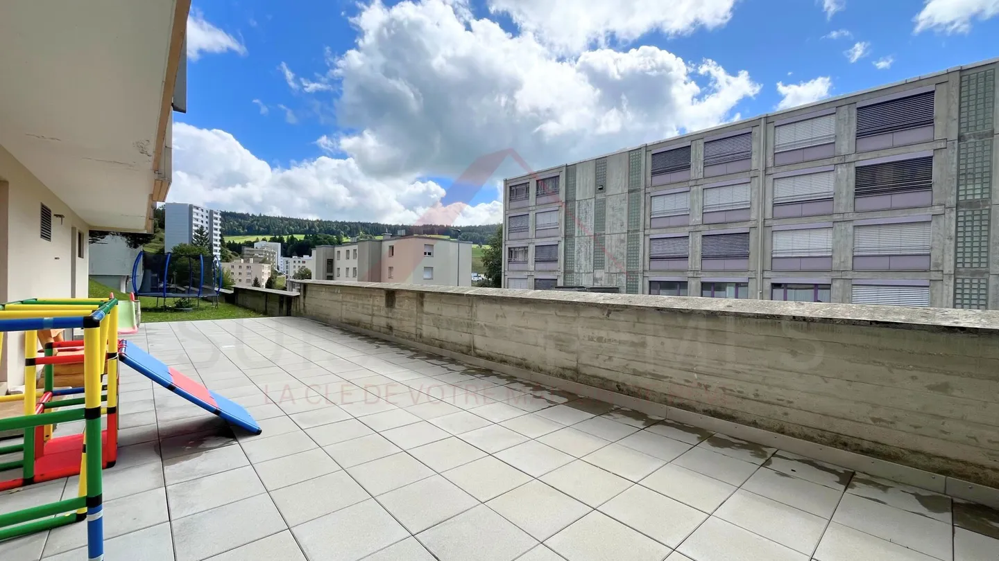 Le Locle - bright apartment with closed loggia, communal garden and panoramic view of the valley - Photo 14 of 17