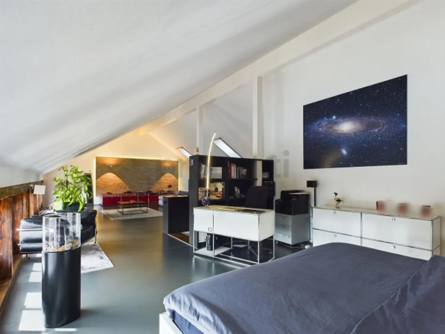 Appartamento loft unico con un'altezza impressionante e dotazioni moderne - Foto 4 di 9