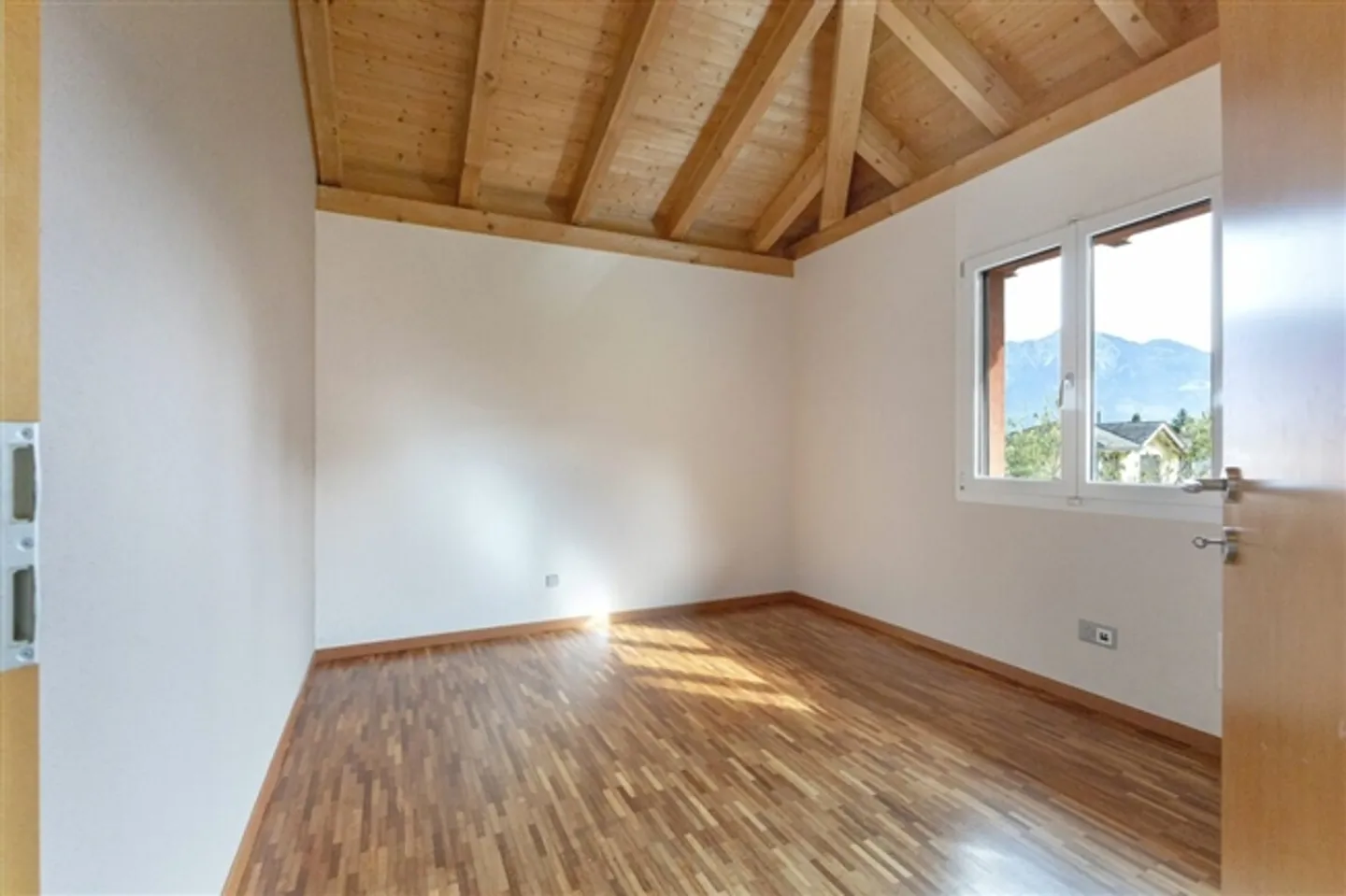 Maison individuelle de 5,5 pièces avec studio d'une pièce dans un emplacement privilégié en pleine nature - Photo 7 sur 13