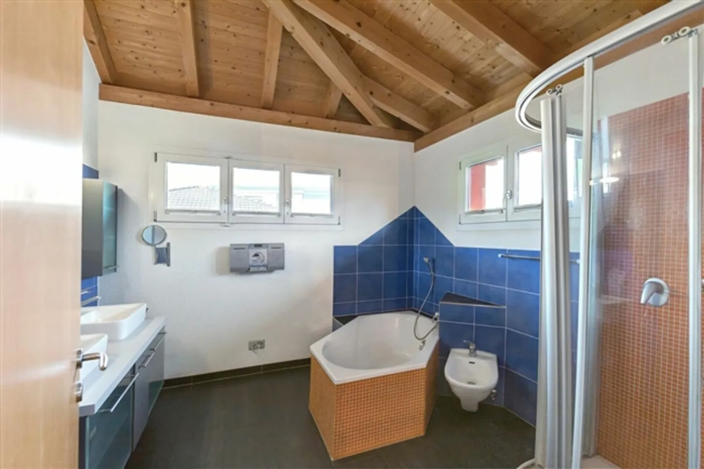 Maison individuelle de 5,5 pièces avec studio d'une pièce dans un emplacement privilégié en pleine nature - Photo 9 sur 13