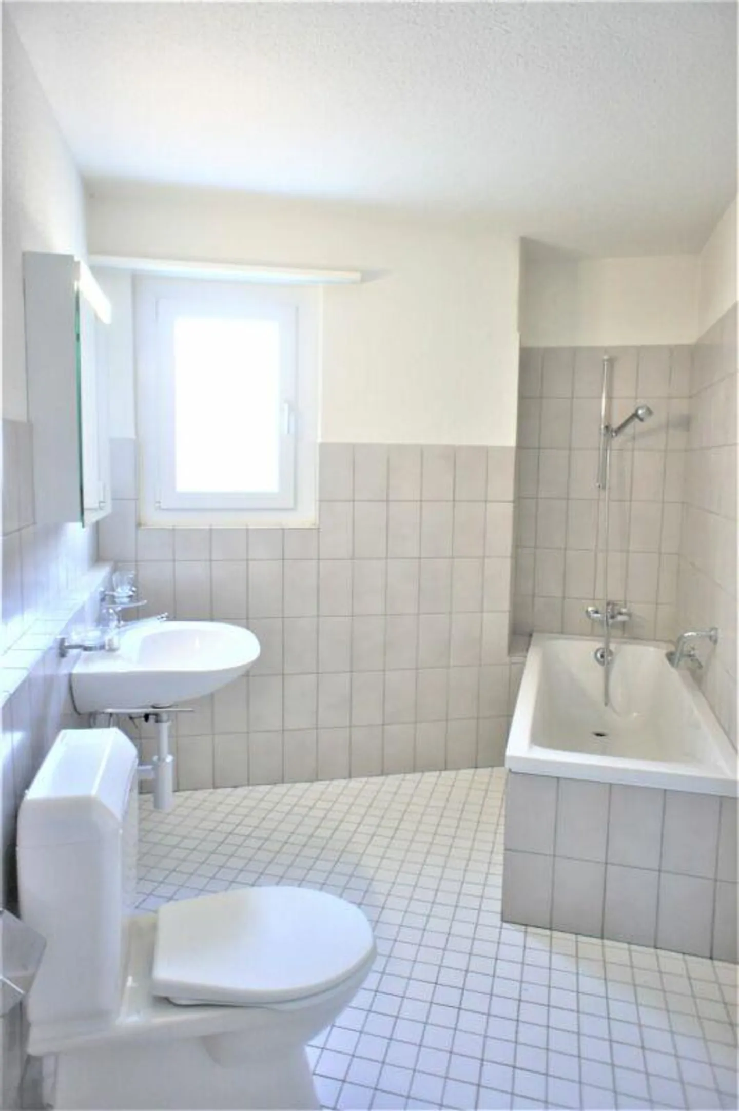 Appartement lumineux et spacieux dans un emplacement central de premier choix - Photo 6 sur 8