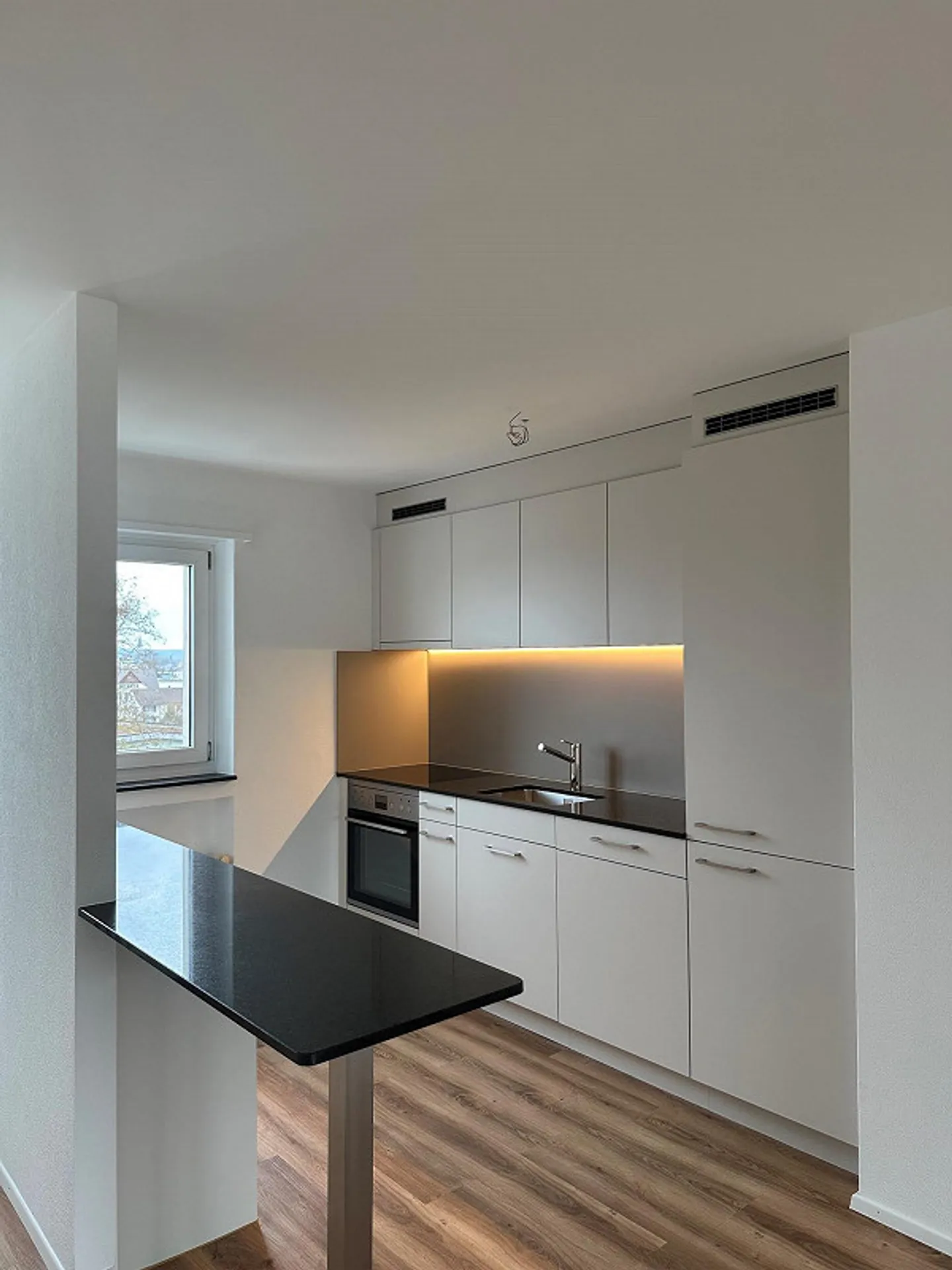 Completely renovated 3.5-room apartment in the center of Kreuzlingen - Photo 1 of 8