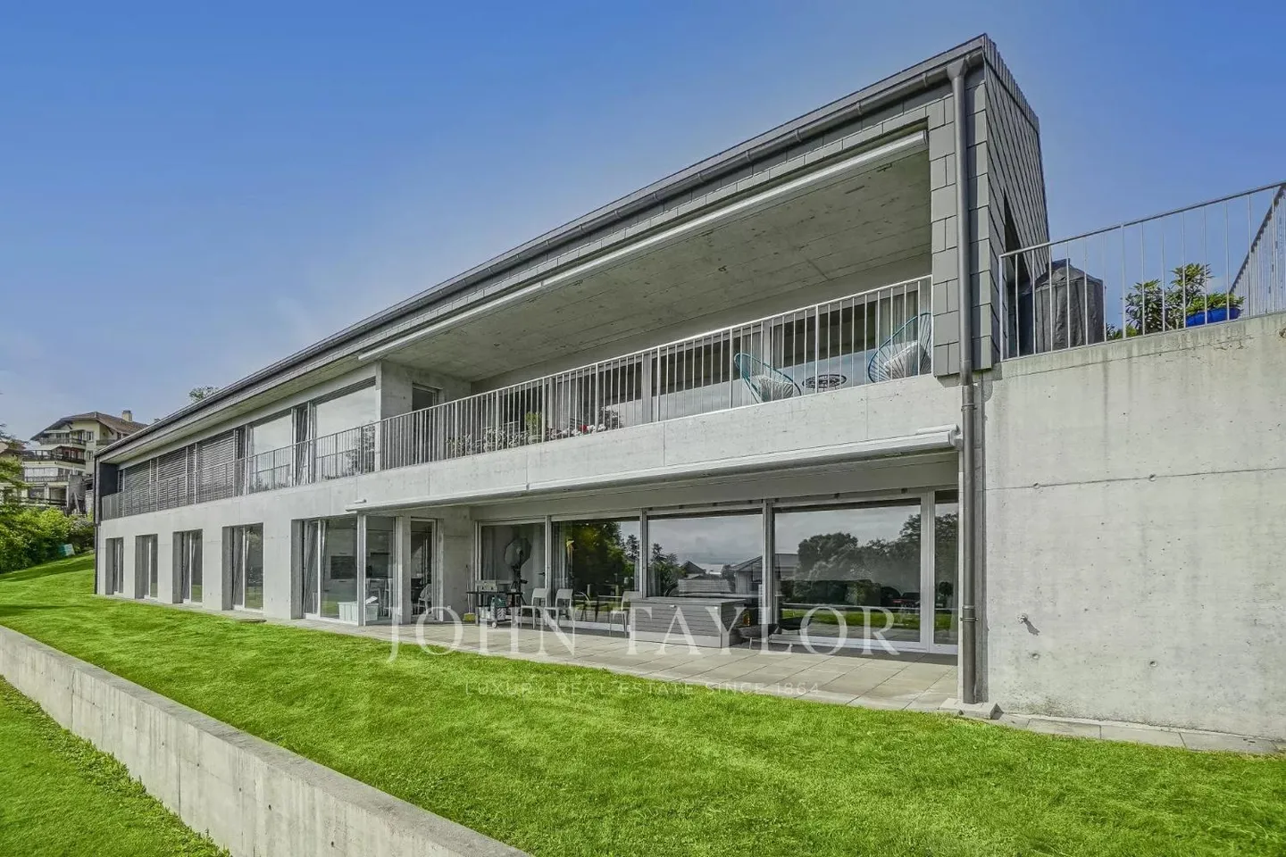 Appartement Contemporain dans Villa - Photo 2 sur 13