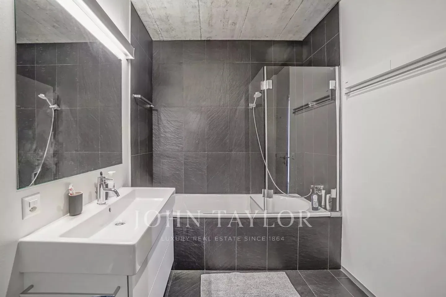 Appartement Contemporain dans Villa - Photo 13 sur 13