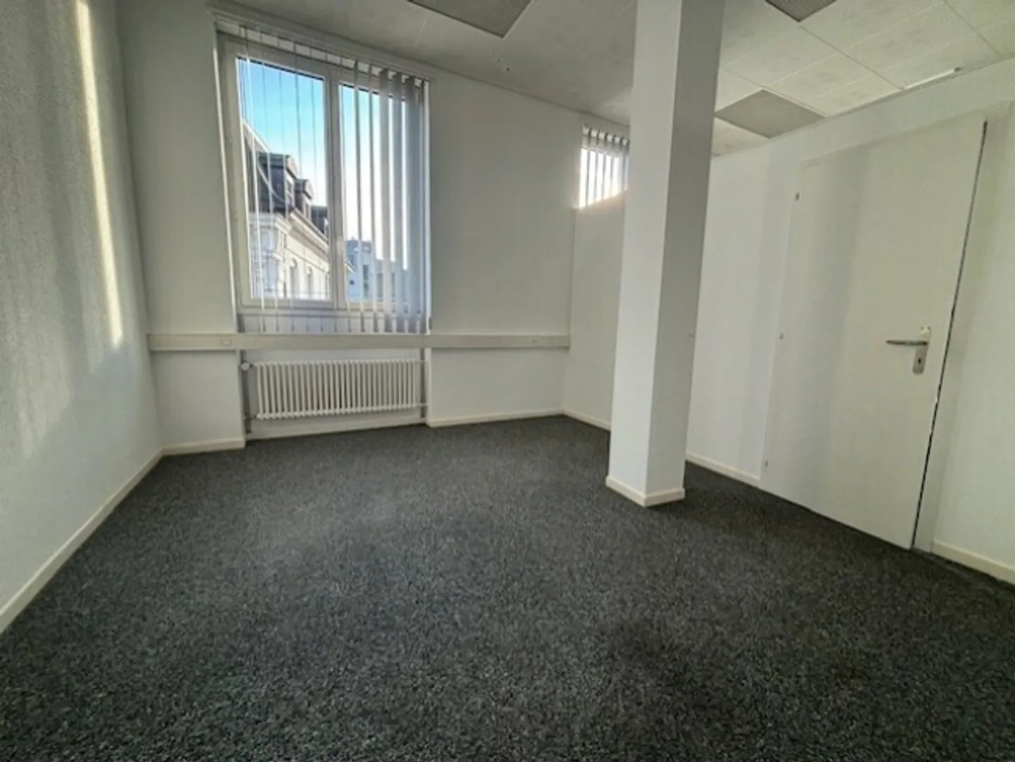 125 m2 di spazio commerciale nel centro di Delémont - Foto 1 di 8