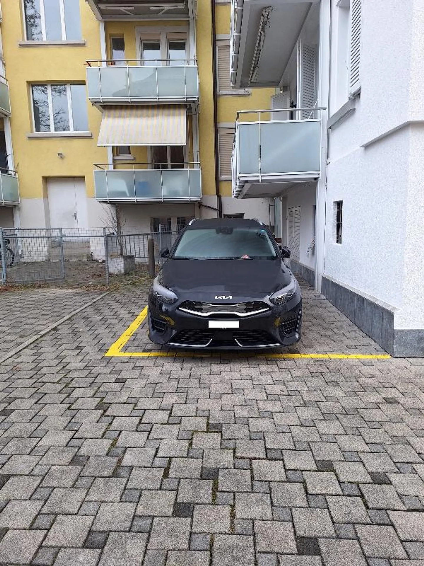 Aussenparkplatz in Wipkingen - Foto 1 von 1