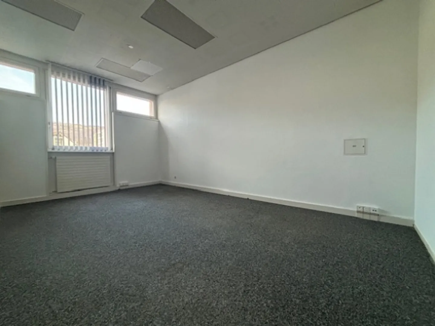 125 m2 di spazio commerciale nel centro di Delémont - Foto 5 di 8