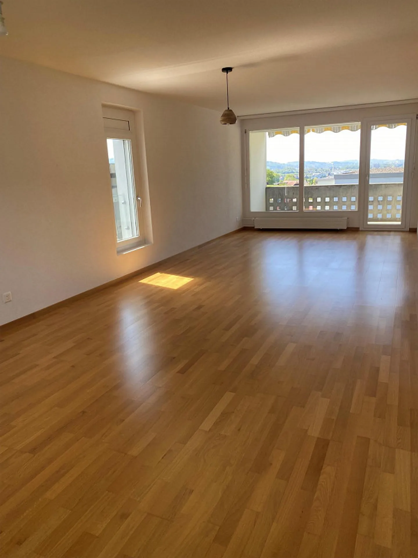 Appartement spacieux et moderne à côté de la zone de loisirs - Photo 3 sur 9