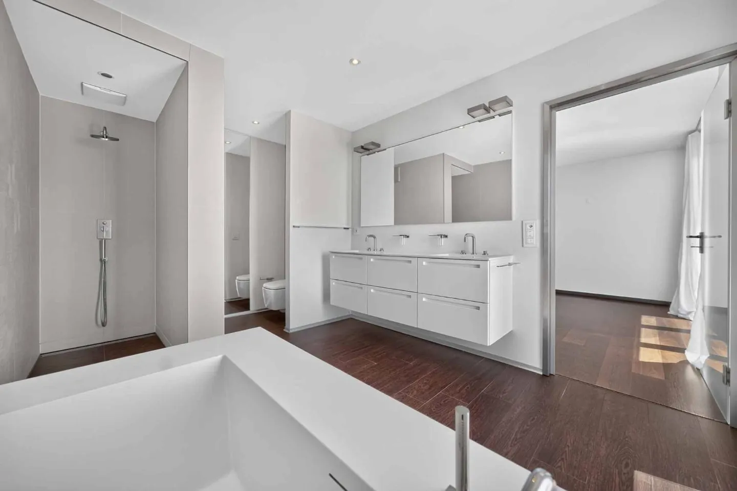 3.5 Room Apartment with High Standard and Breathtaking View of Lake Geneva - Photo 9 of 10